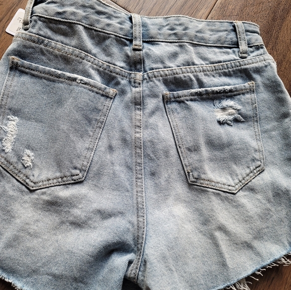 High rise Jean shorts with crystal embellishments Small - Picture 11 of 11